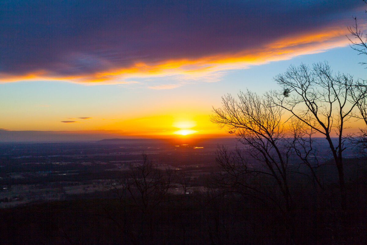 14025_0196. Morning breaks over the Arkansas River Valley, Mt Nebo State Park, ArkansasCanon 5D Mk II, 40mm, 1/500 sec, f/8