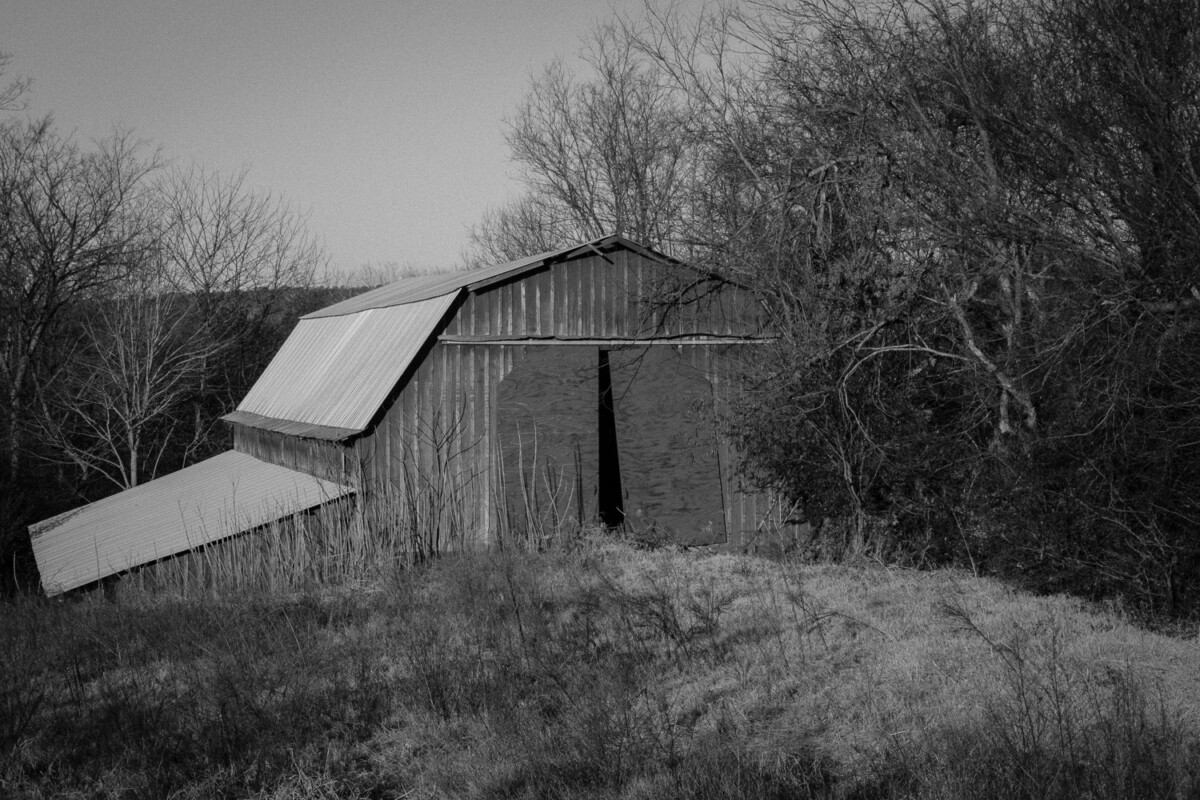 14025_0214. Old Barn, Russellville, ArkansasCanon 5D Mk II, 73mm, 1/60 sec, f/22