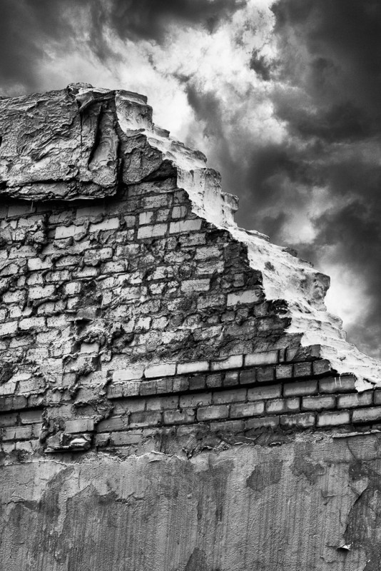 Crumbling wall, Lonoke, Arkansas