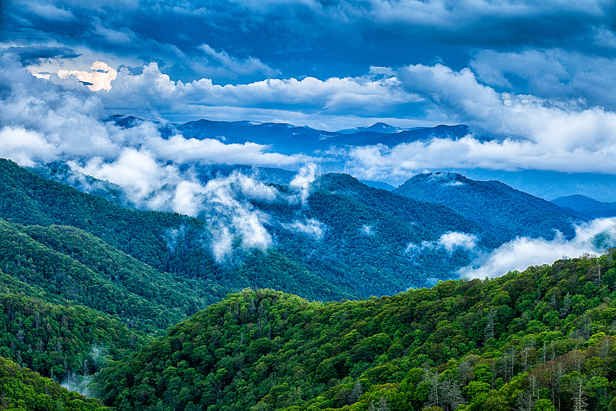 10018 Clouds and mountain ridges, Great Smoky Mountains National Park, Tennessee